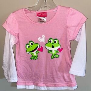 𝅺NWOT Adorable long sleeved pink and  white top with frogs and hearts.